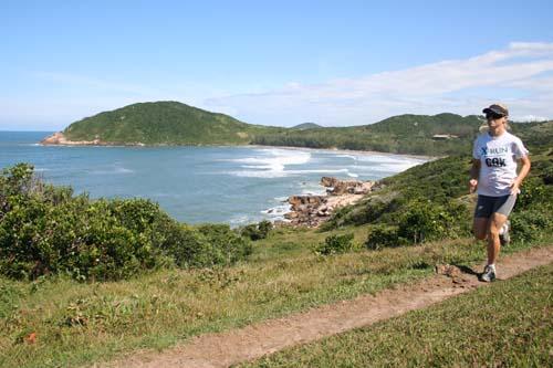 A segunda edição da prova em solo catarinense será realizada em um cenário colorido por praias de água cristalina e areia branca, mata atlântica, montanhas, dunas, restingas e lagoas  / Foto: Anderson Roos